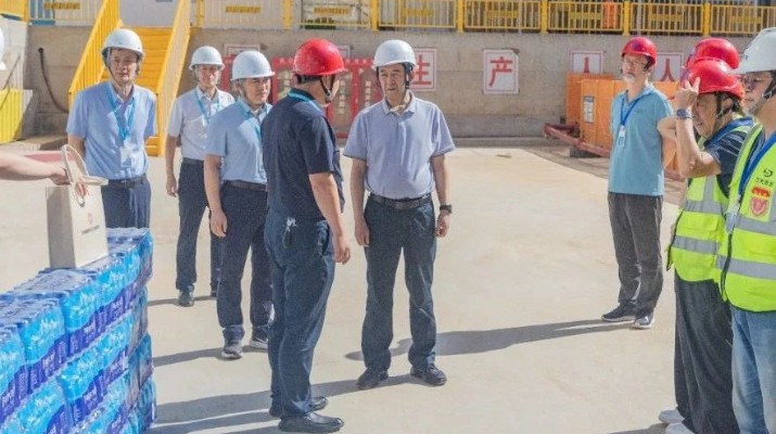 jiuyou登录入口集团工会组织开展“送清凉 鼓干劲”慰问活动