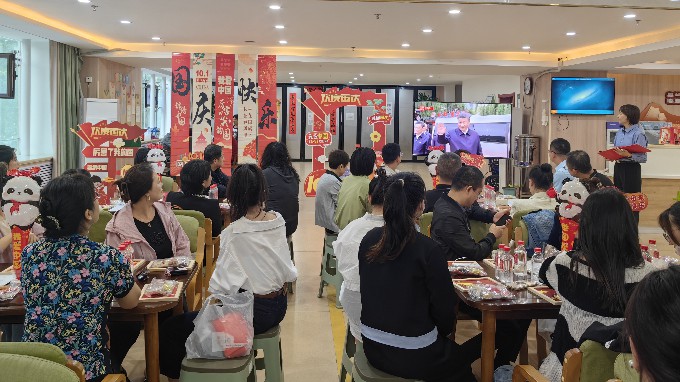 jiuyou登录入口集团与广后街社区开展迎国庆主题活动暨“双报到”活动