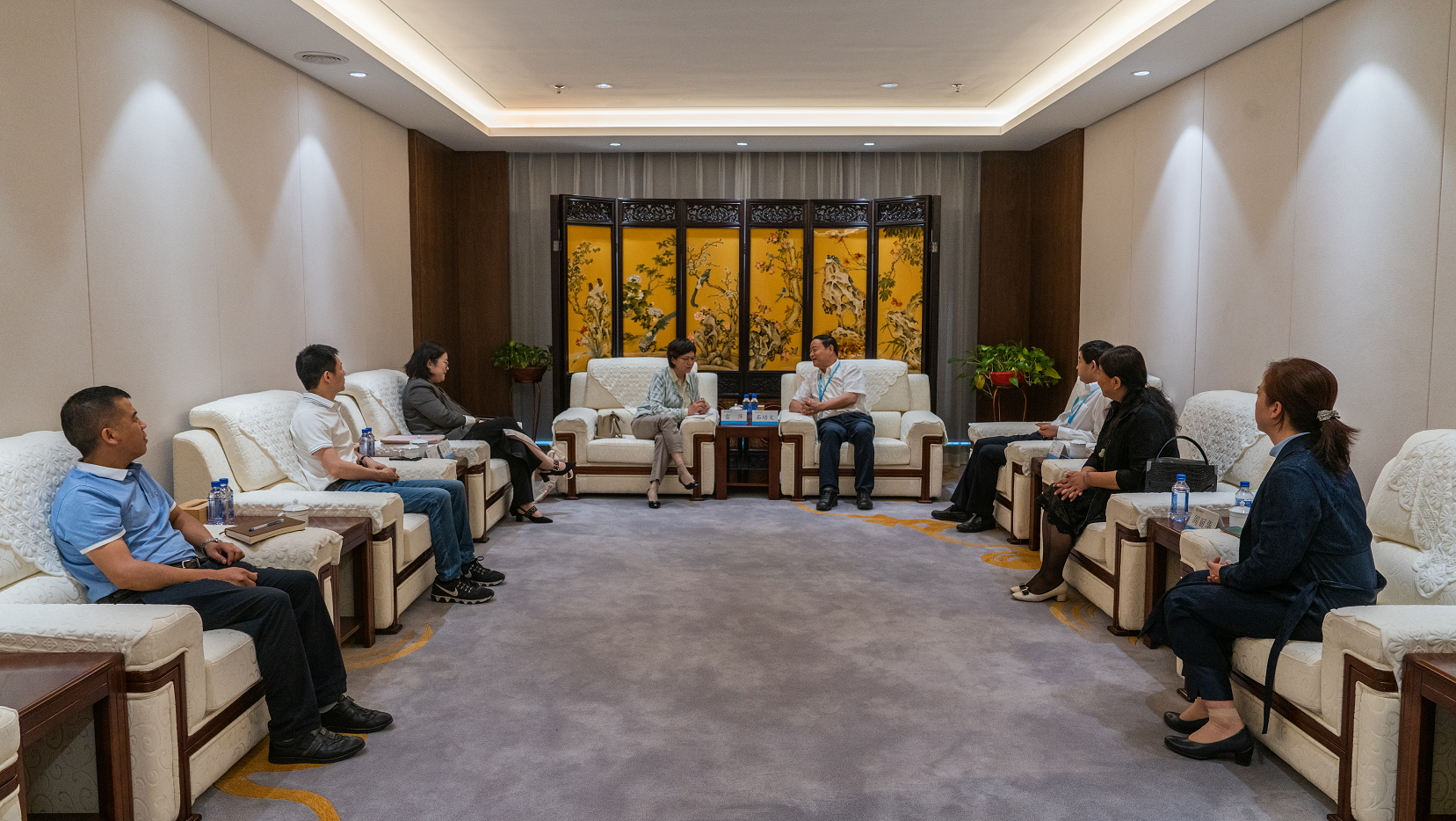 人民日报人民文旅总裁雷萍一行到访jiuyou登录入口集团